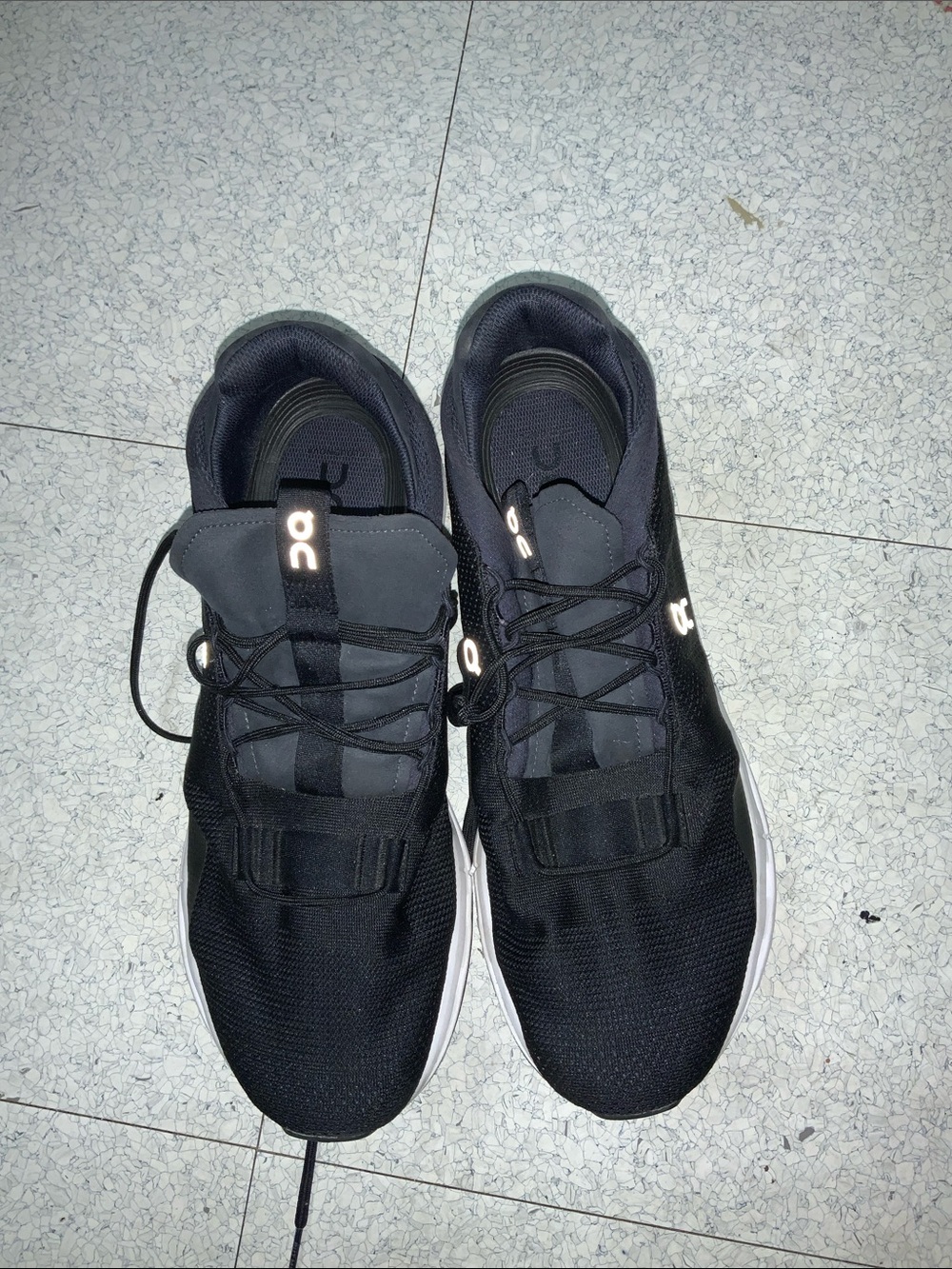 On Cloudnova men’s running gym athletic sneakers in good condition. Sz. 13.
